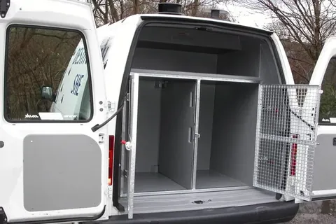 Climate-controlled pet delivery van used for documented African Grey home deliveries